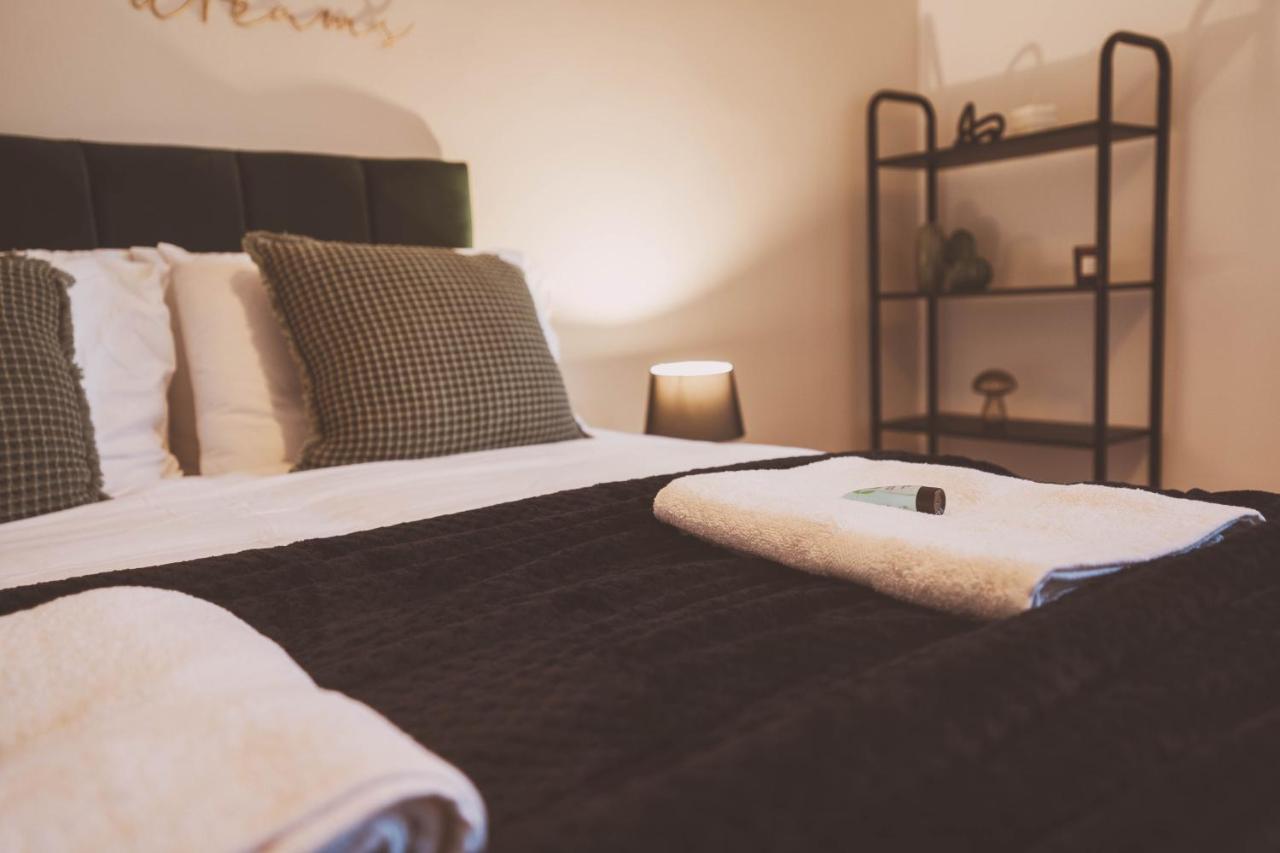 Cosy 5Bed 2Bath Well Equipped House In Coventry City Near Amenties Makes Great Digs, Wi-Fi, On Street Parking, Smart Tvs In Rooms, Coop Shop 2Mins Walk 외부 사진