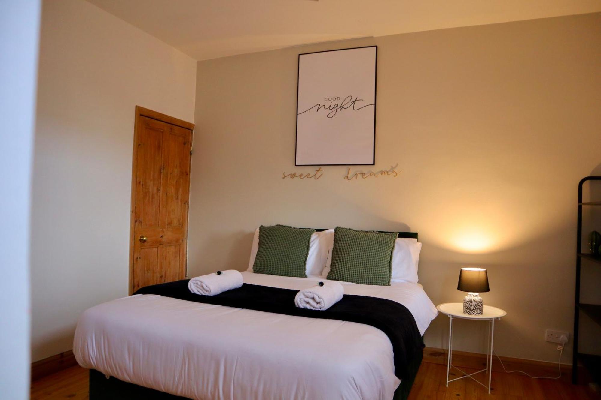 Cosy 5Bed 2Bath Well Equipped House In Coventry City Near Amenties Makes Great Digs, Wi-Fi, On Street Parking, Smart Tvs In Rooms, Coop Shop 2Mins Walk 외부 사진